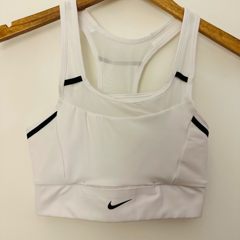 Nike Swoosh Pocket Bra, Size Small